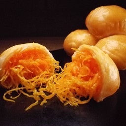 ขนมเปี๊ยะฝอยทองไข่เค็ม กล่อง 4 ชิ้น