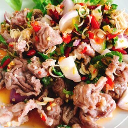 ยำเนื้อกรอบ