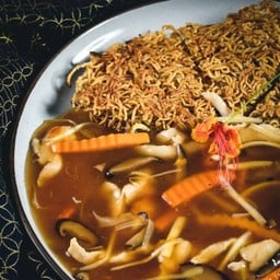 Deep-fried noodles with chicken