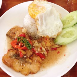 ข้าวปลากะพงผัดฉ่า