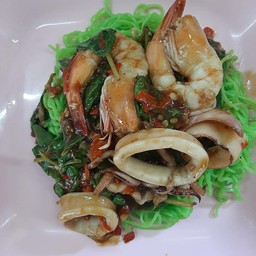 หมี่หยกกระเพราทะเล