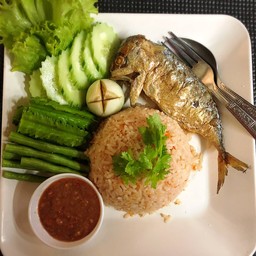 ข้าวผัดน้ำพริกปลาทู