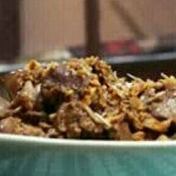 เครื่องในไก่กระเทียมพริกไทยราดข้าว