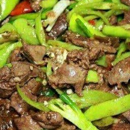 ผัดเครื่องในไก่พริกหยวกราดข้าว