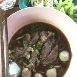 บุ้ง&แจน ก๋วยเตี๋ยว ข้าวมันไก่
