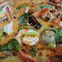 ต้มยำกุ้งปลาหมึกน้ำข้น