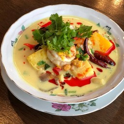 ต้มข่ากุ้งย่างใส่สับปะรด