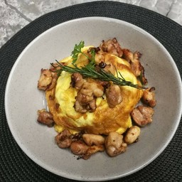 ข้าวไก่ย่างกระเทียมกับไข่เจียว