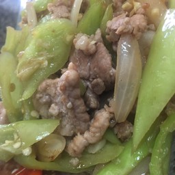 ข้าว ผัดพริกอ่อนหมู