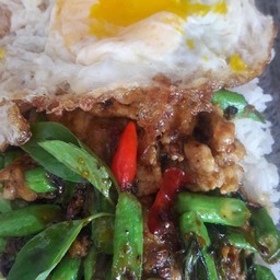 ข้าว ผัดพริกแกงหมูไข่ดาว