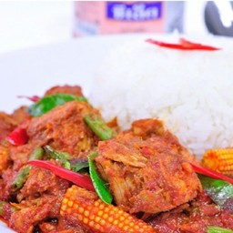 ัผัดพริกแกง ข้าวโพดอ่อน ราดข้าว