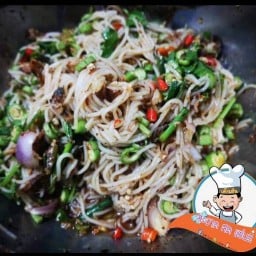เด็กเส้น กินแซ่บ