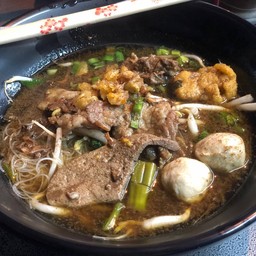 ก๋วยเตี๋ยวเรืออยุธยาแม่จารุวรรณ