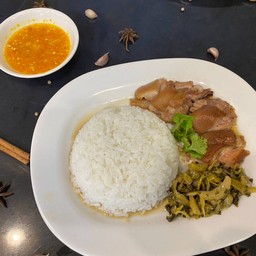 ข้าวขาหมู เนื้อหนัง