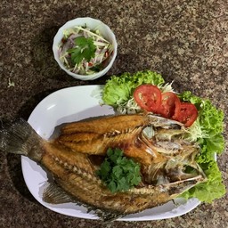 ปลากระพงทอดน้ำปลา7-8ขีด