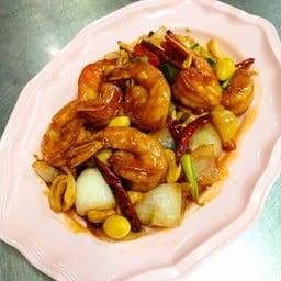 กุ้งผัดเม็ดมะม่วงทอด