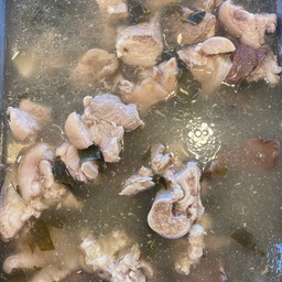 ขาหมูต้มชะมวง