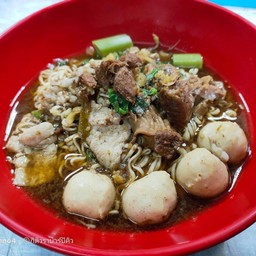 ก๋วยเตี๋ยวเรืออยุธยาแม่จารุวรรณ