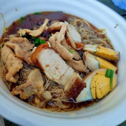 ก๋วยจั๊บปู่ย่า-หนมจีบโต้ม
