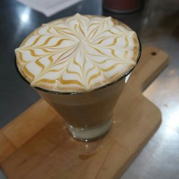 คาราเมลมัคคิอาโต้ร้อน