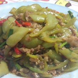 ข้าวราดผัดพริกหยวก