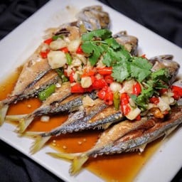 ปลาทูทอดราดพริกขี้หนู