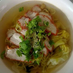 บะหมี่เกี๊ยวหมูแดง