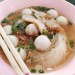ก๋วยเตี๋ยวลูกชิ้นปลาน้ำใส