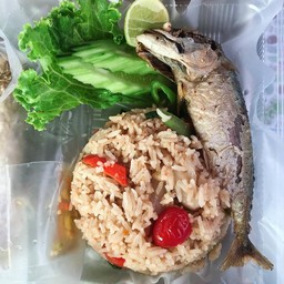 ข้าวผัดน้ำพริกปลาทู