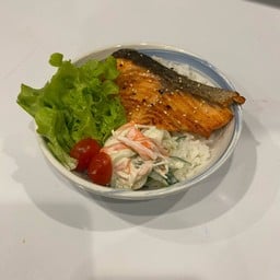 ข้าวหน้าปลาแซลมอนย่าง