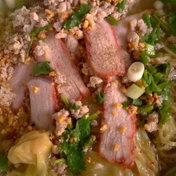 บะหมี่เกี๊ยวต้มยำ