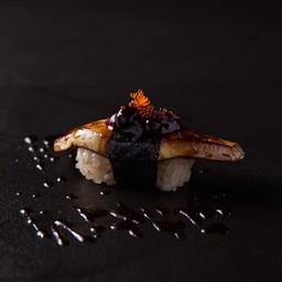 ชูชิตับห่านซอสเบอรี่ (Foie Gras Mixed Barry Nikiri)