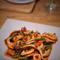 ปลาหมึกผัดพริกเผา