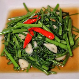 ผัดผักบุ้งไฟแดง