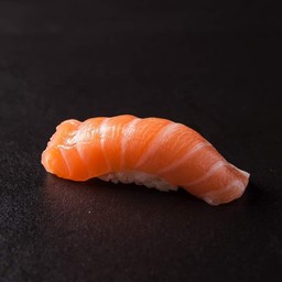 ชูชิแซลมอน (Salmon Nikiri)