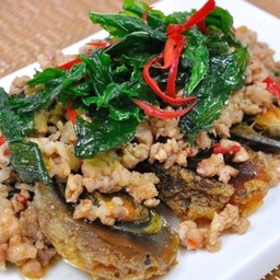 ข้าวกะเพราไข่เยี่ยวม้า