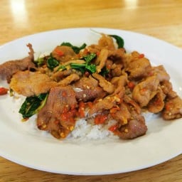 กระเพาหมูราดข้าว