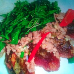 ข้าวกระเพาหมูสับไข่เยี่ยวม้า