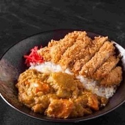 ข้าวแกงกระหรี่ไก่ทอด(Crunchy Chicken Curry Rice)