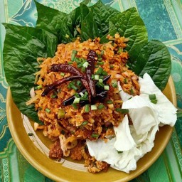 ยำแหนมคลุกทรงเครื่องสูตรคุณยายและปังไส้ทะลัก188(เจ้าเก่าเสาชิงช้า)