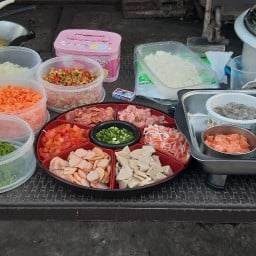 ข้าว ไข่ หมู