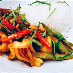 ข้าว ผัดพริกแกงปลาหมึก