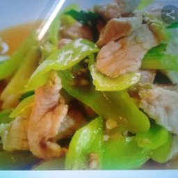 ข้าวหมูผัดพริกหยวก