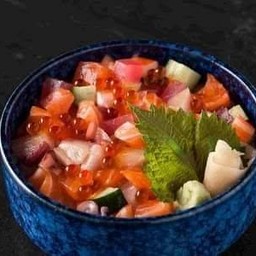 ข้าวหน้าปลาดิบรวมหั่นเต๋า (Bara Don)