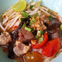 สายพิณก๋วยเตี๋ยวหมูน้ำตก-น้ำเงี้ยว