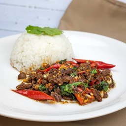 เนื้อผัดกระเพราราดข้าว