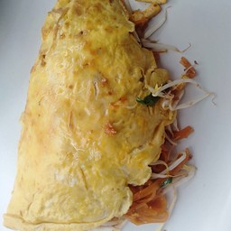 ผัดไทยห่อไข่
