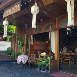 โรงแรมรัสติคริเวอร์บูติค