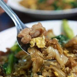 ผัดซีอิ๊วหมูหมัก