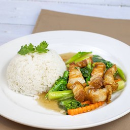 คะน้าหมูกรอบราดข้าว